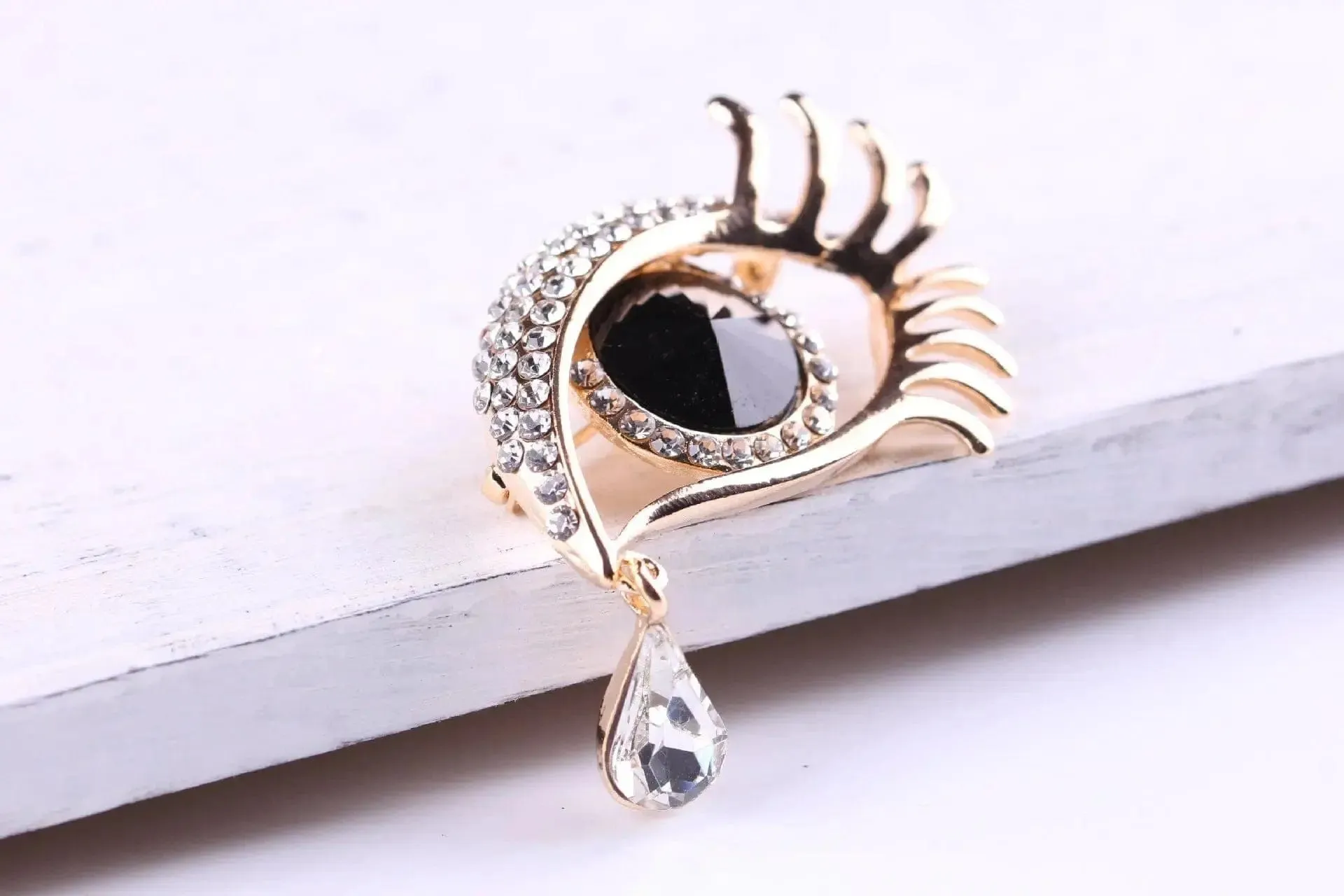 🌟 Diamond-Encrusted Tear Eye Brooch - Luxurious Symbolism in Fashion 🌟