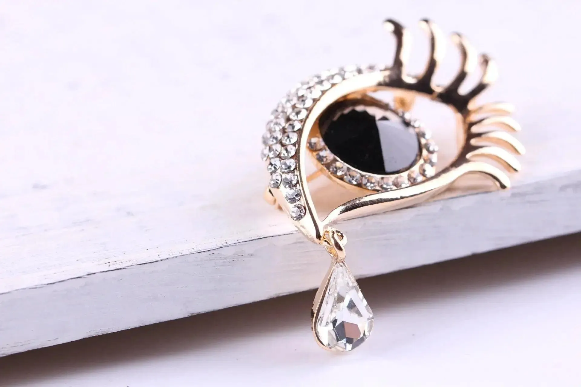 🌟 Diamond-Encrusted Tear Eye Brooch - Luxurious Symbolism in Fashion 🌟