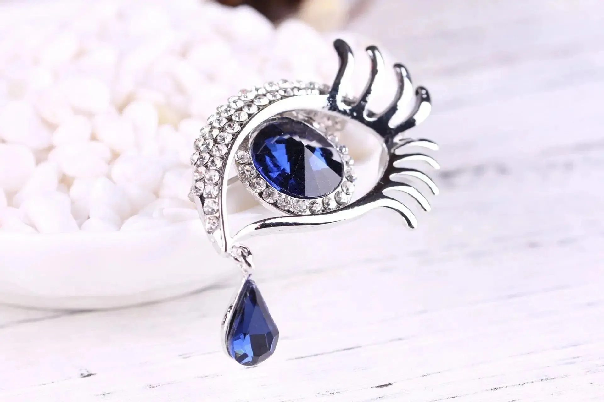 🌟 Diamond-Encrusted Tear Eye Brooch - Luxurious Symbolism in Fashion 🌟