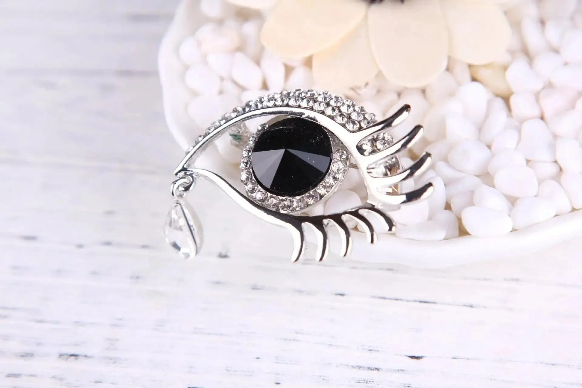 🌟 Diamond-Encrusted Tear Eye Brooch - Luxurious Symbolism in Fashion 🌟