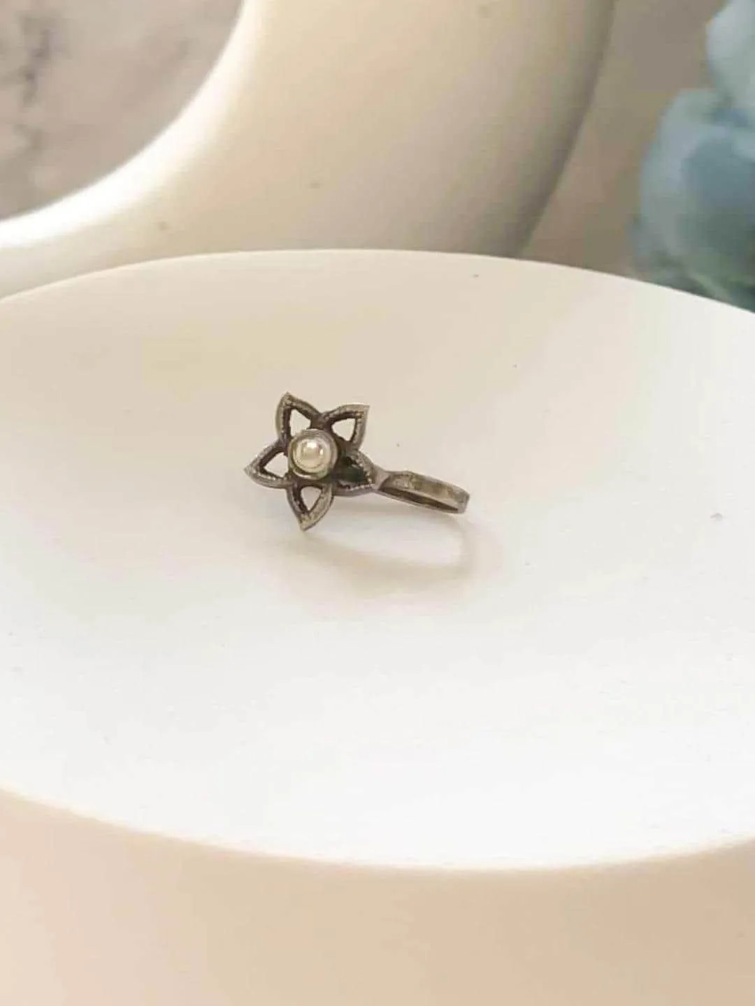 5 Petal Floral White Stone Oxidised Nose Pin
