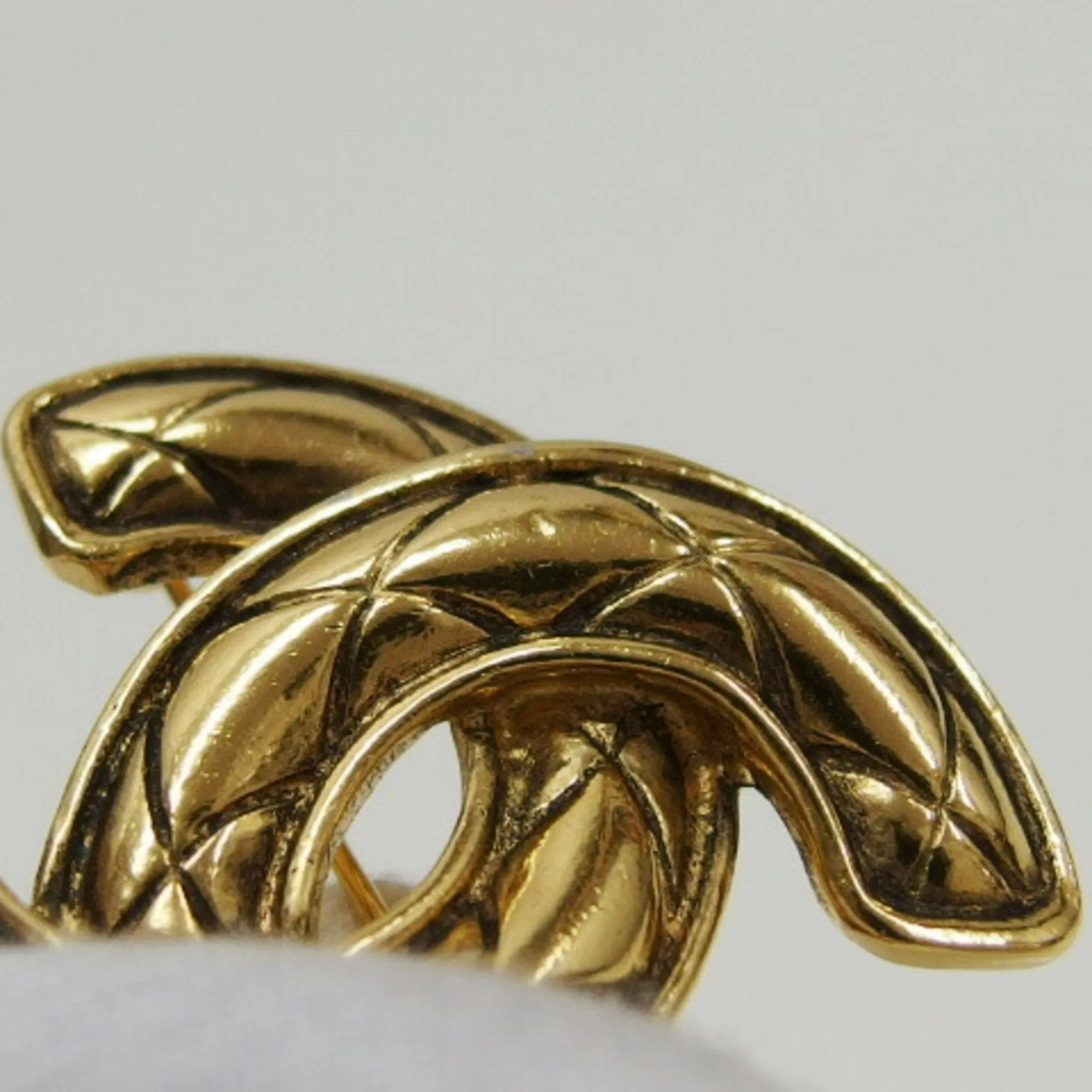 CHANEL Cocomark Matelasse Brooch Gold