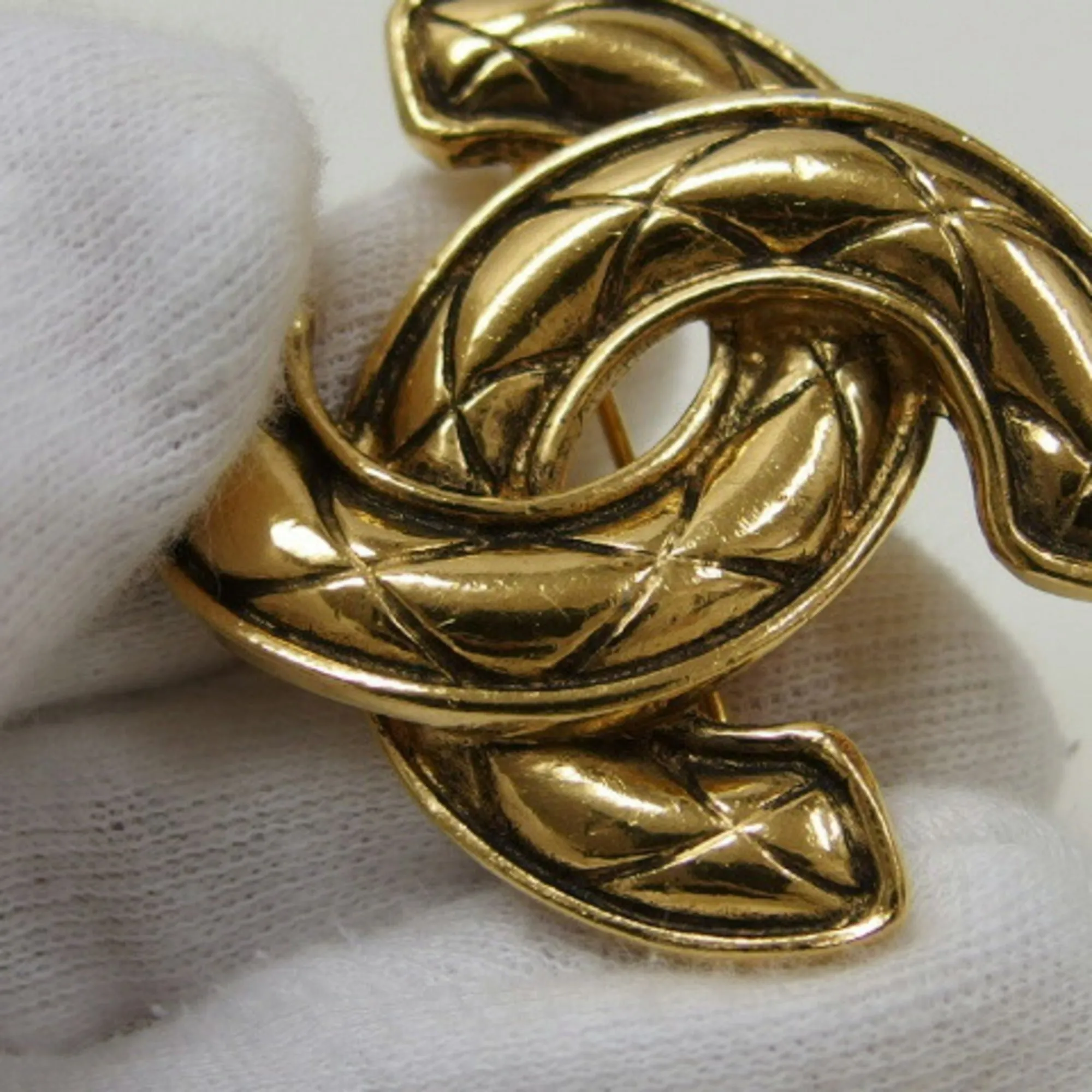 CHANEL Cocomark Matelasse Brooch Gold