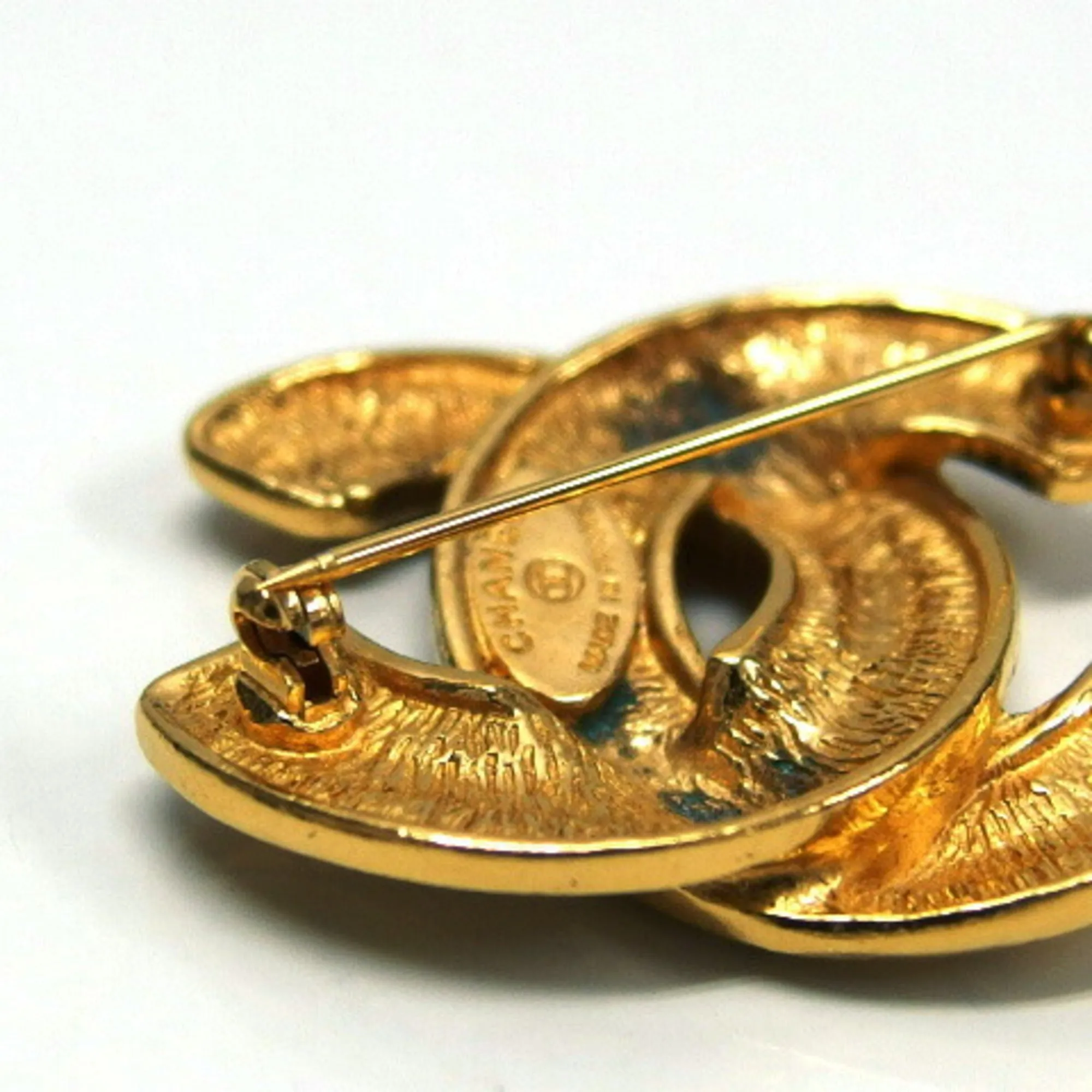 CHANEL Cocomark Matelasse Brooch Gold