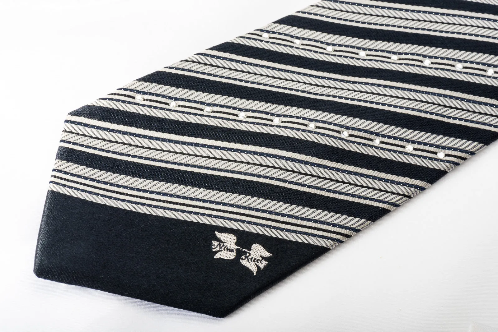 Nina Ricci Men's Rhinestone Silk Necktie Silver Striped On Black With Sparkles